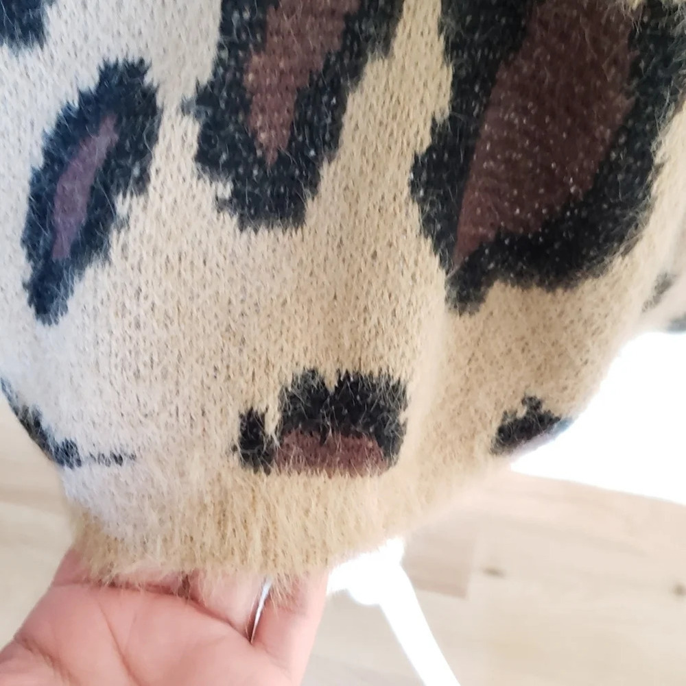 Altar'd State leopard print fuzzy oversized sweater Size XS / S. NEW - Picture 3 of 12